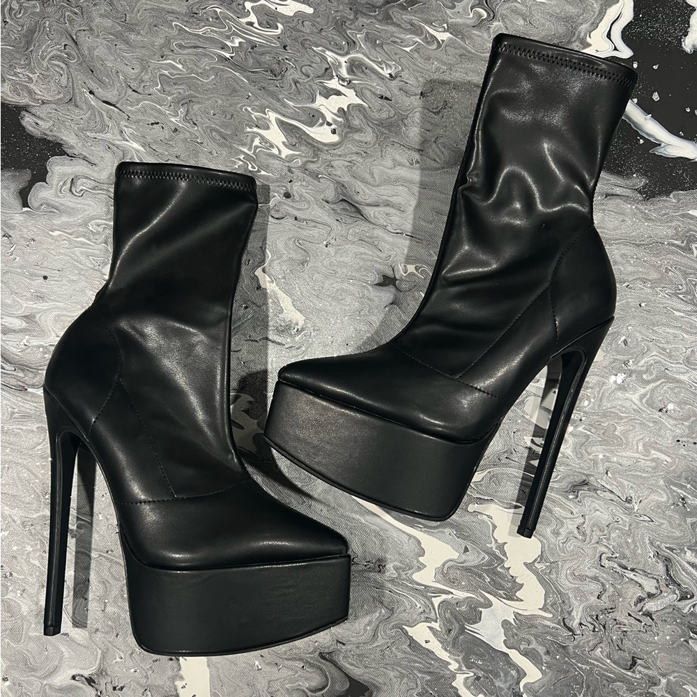 Pointed Toe Platform Ankle Boots